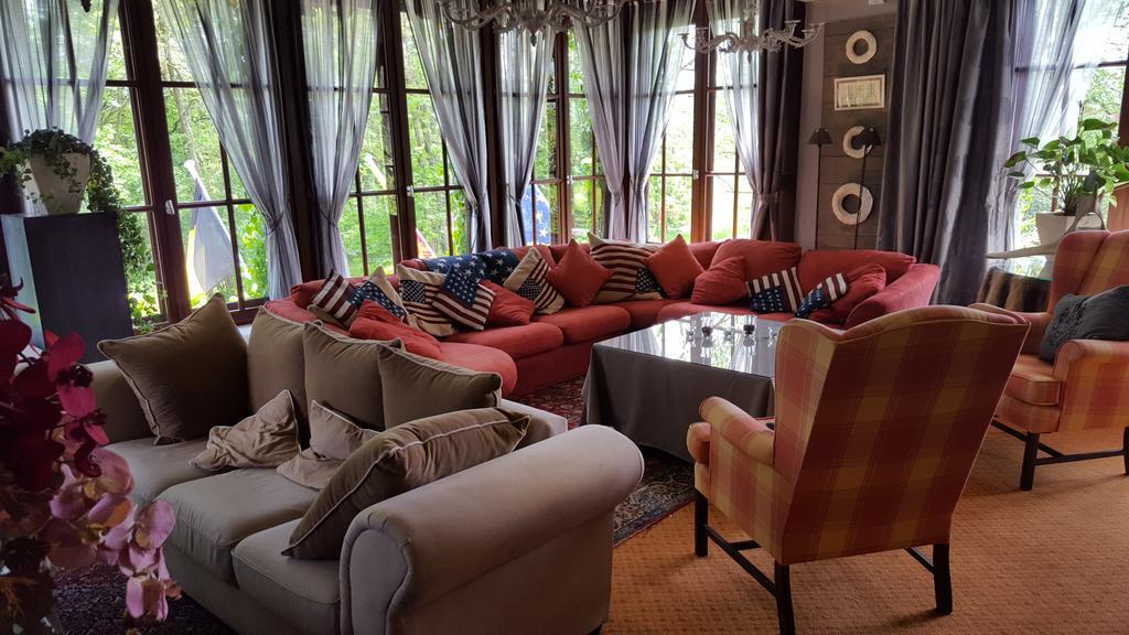 ホテルChalet Sur Lesse メサン エクステリア 写真